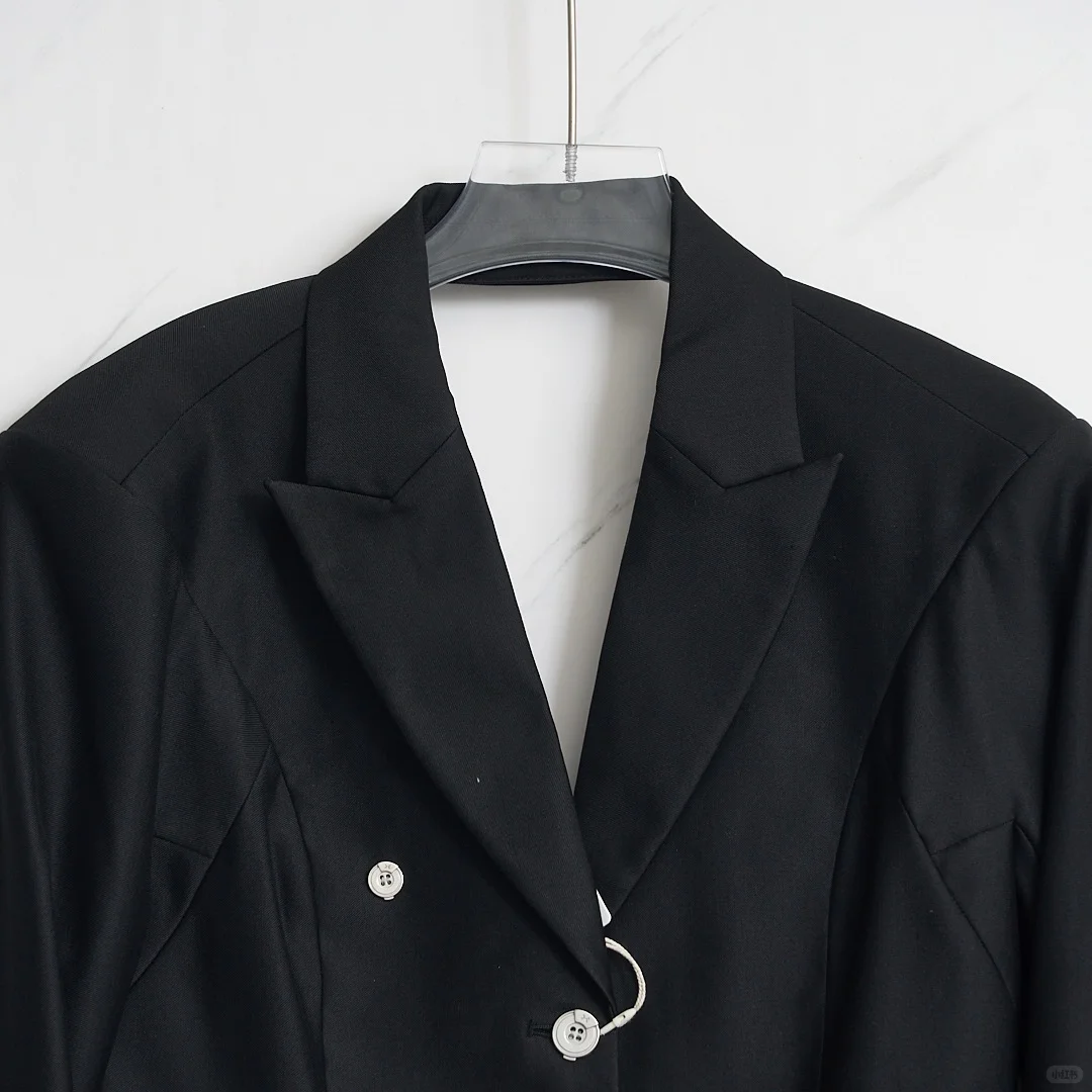 6️⃣9️⃣9️⃣C2H4女士露背设计感西服