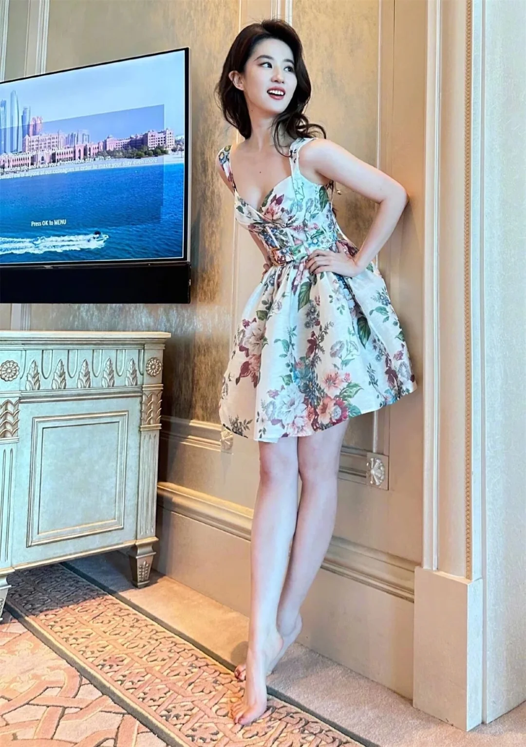 仙女姐姐的俏皮小脚丫