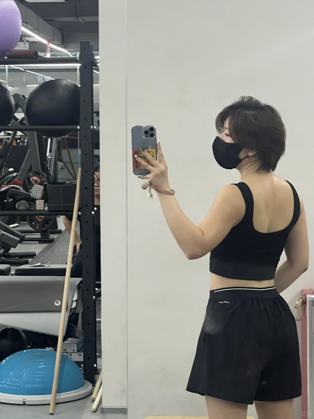 短发女孩👧🏻健身打卡💦