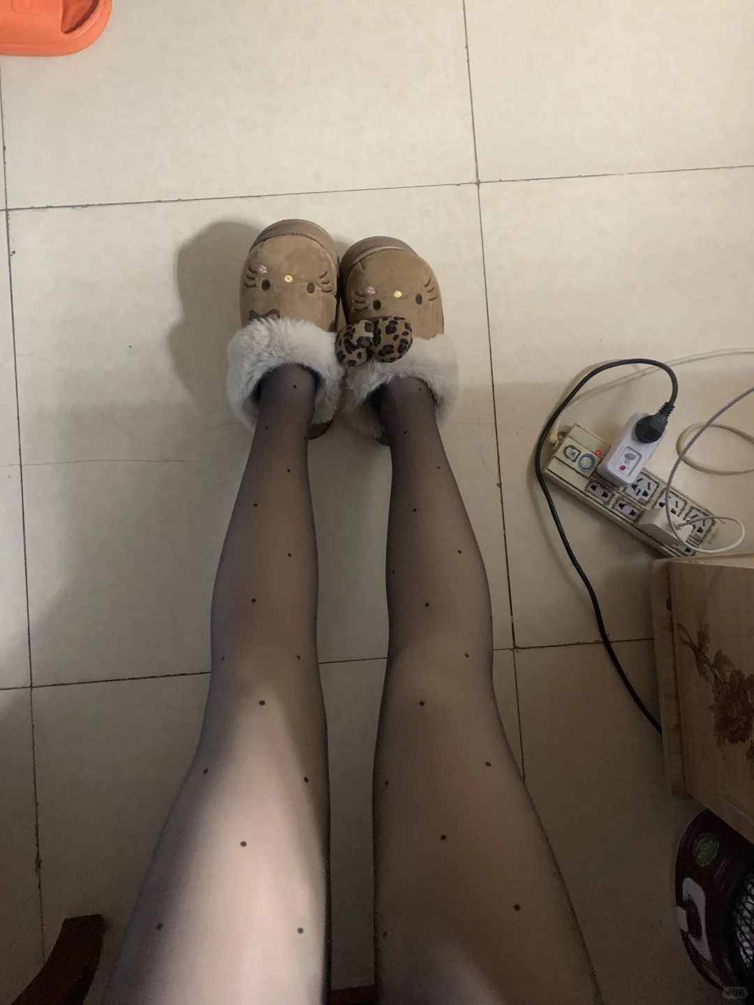 都去买这个加绒的波点黑丝