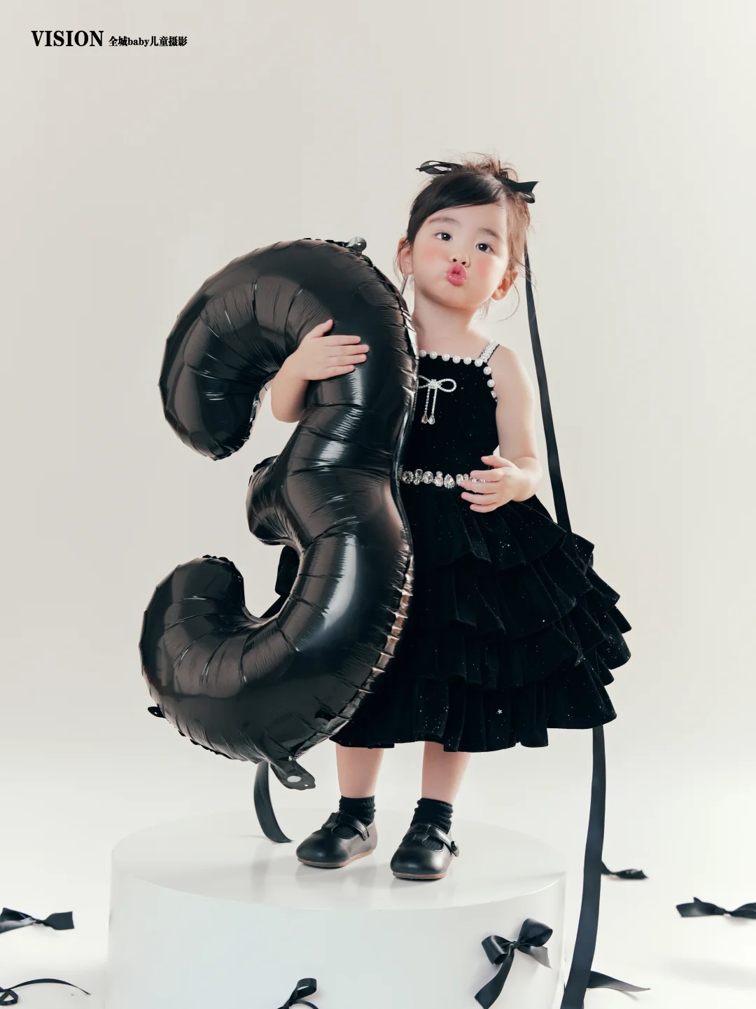 女鹅3岁生日照｜甜酷黑纱小公主👑