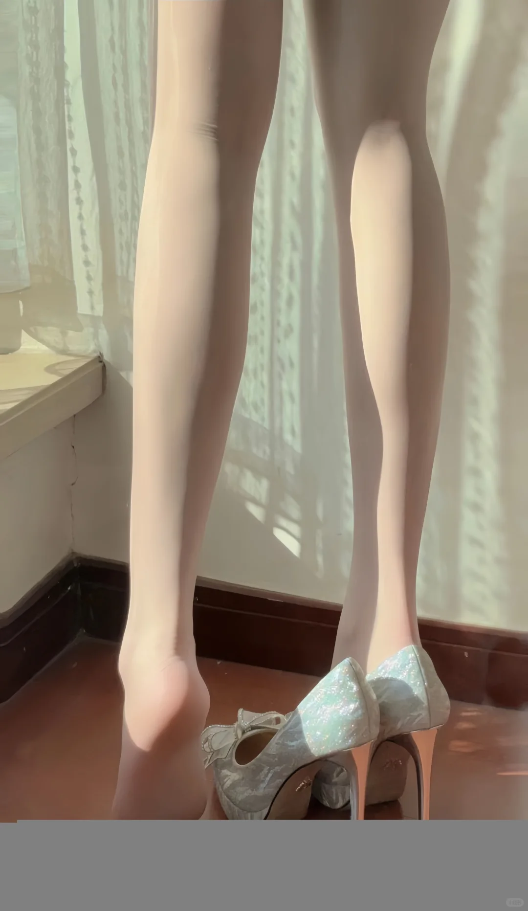 丝袜弄湿了才有的反光吗