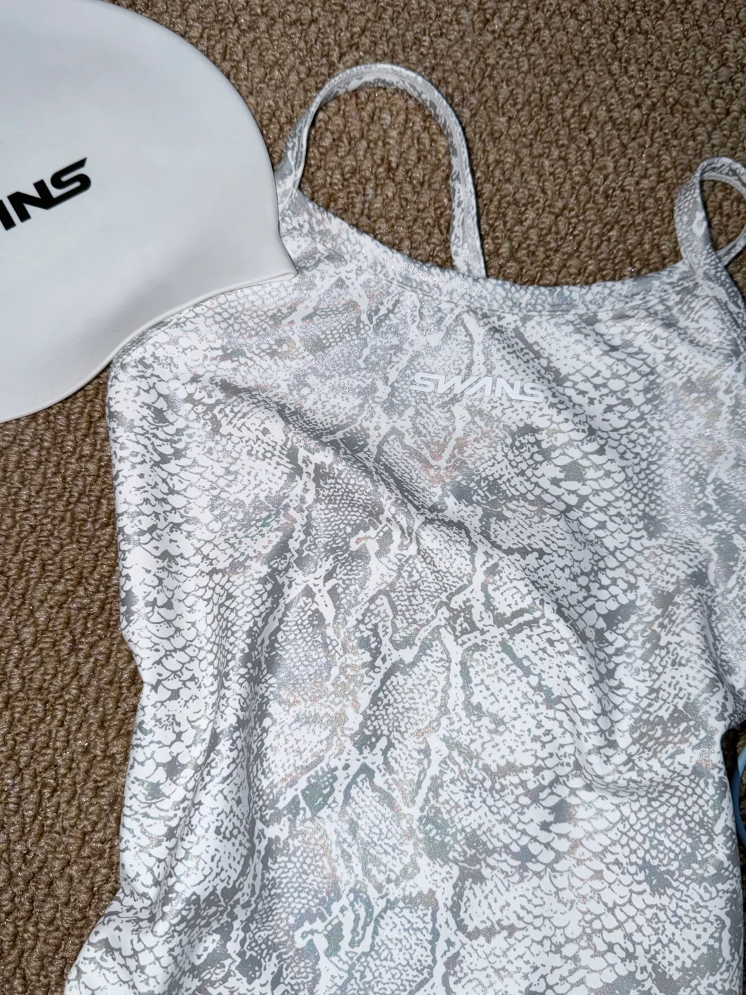 本社恐终于敢穿浅色泳衣了！！