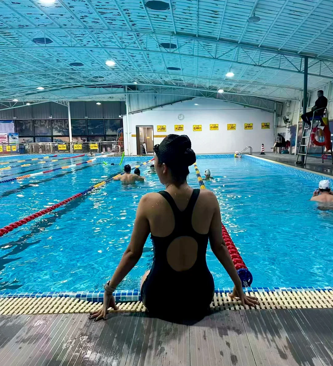 冬天还要去游泳的女人，没有一个是孬种！！