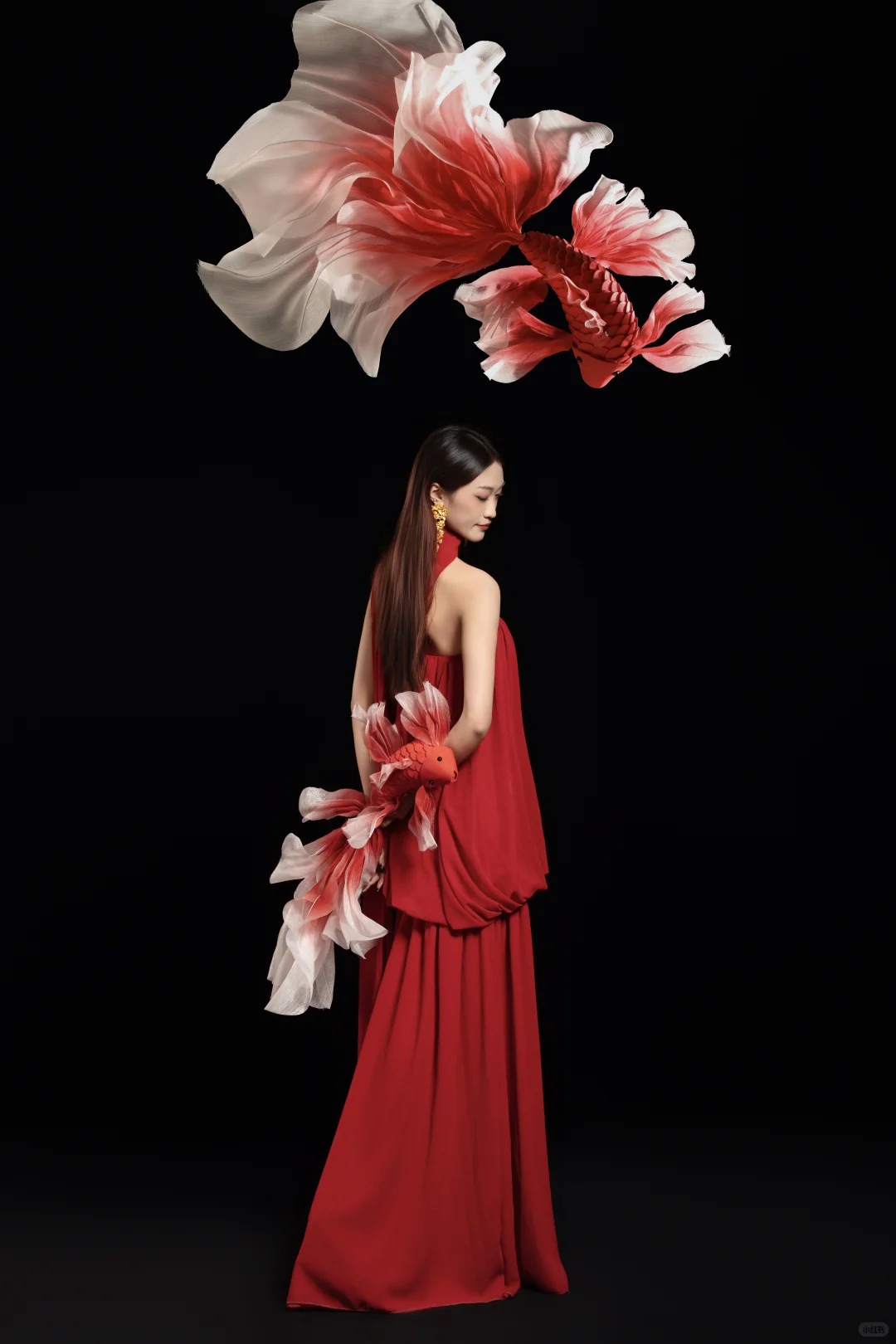 最近都爱拍红色 锦鲤写真