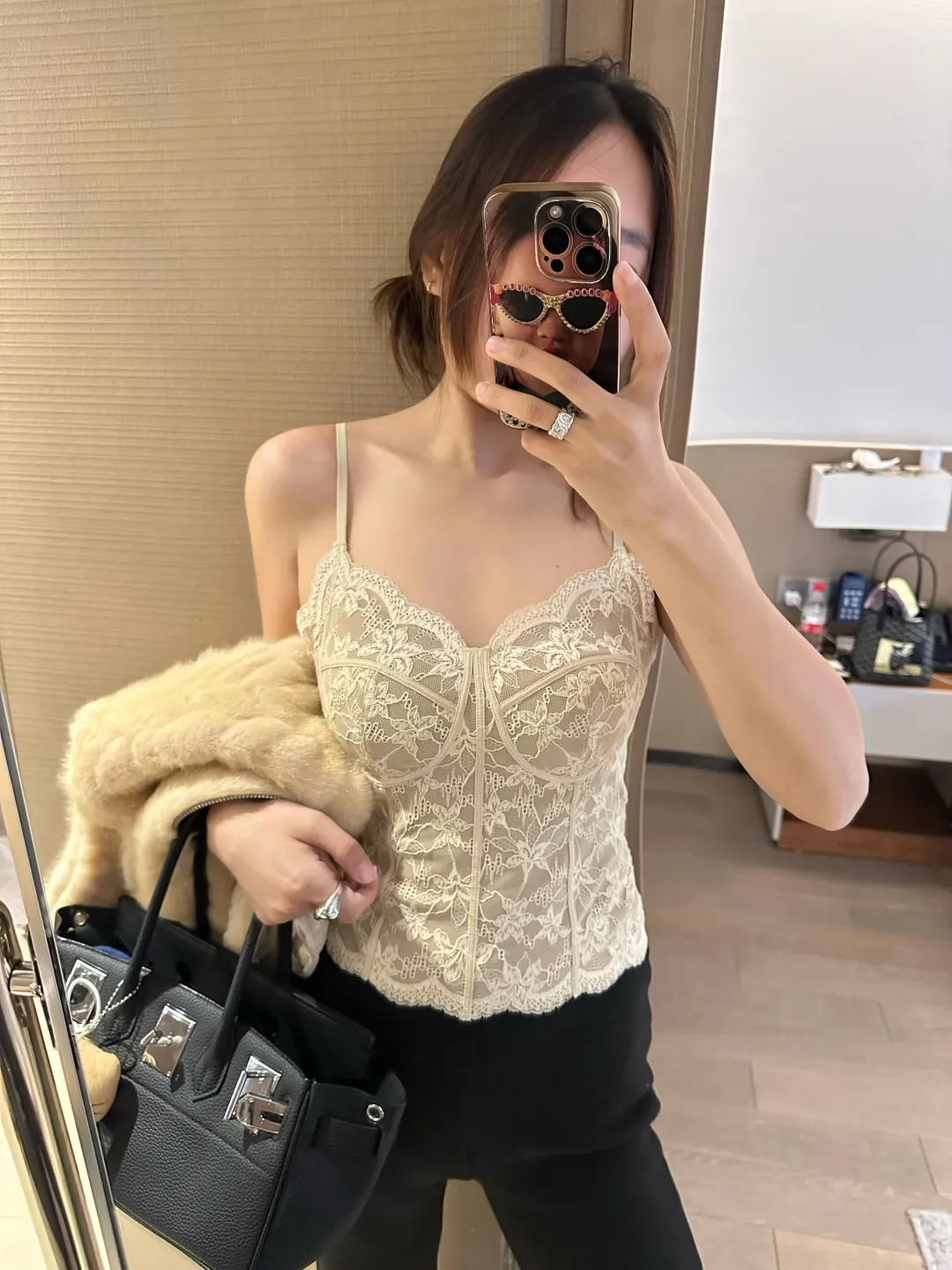 被这件蕾丝背心美到了～