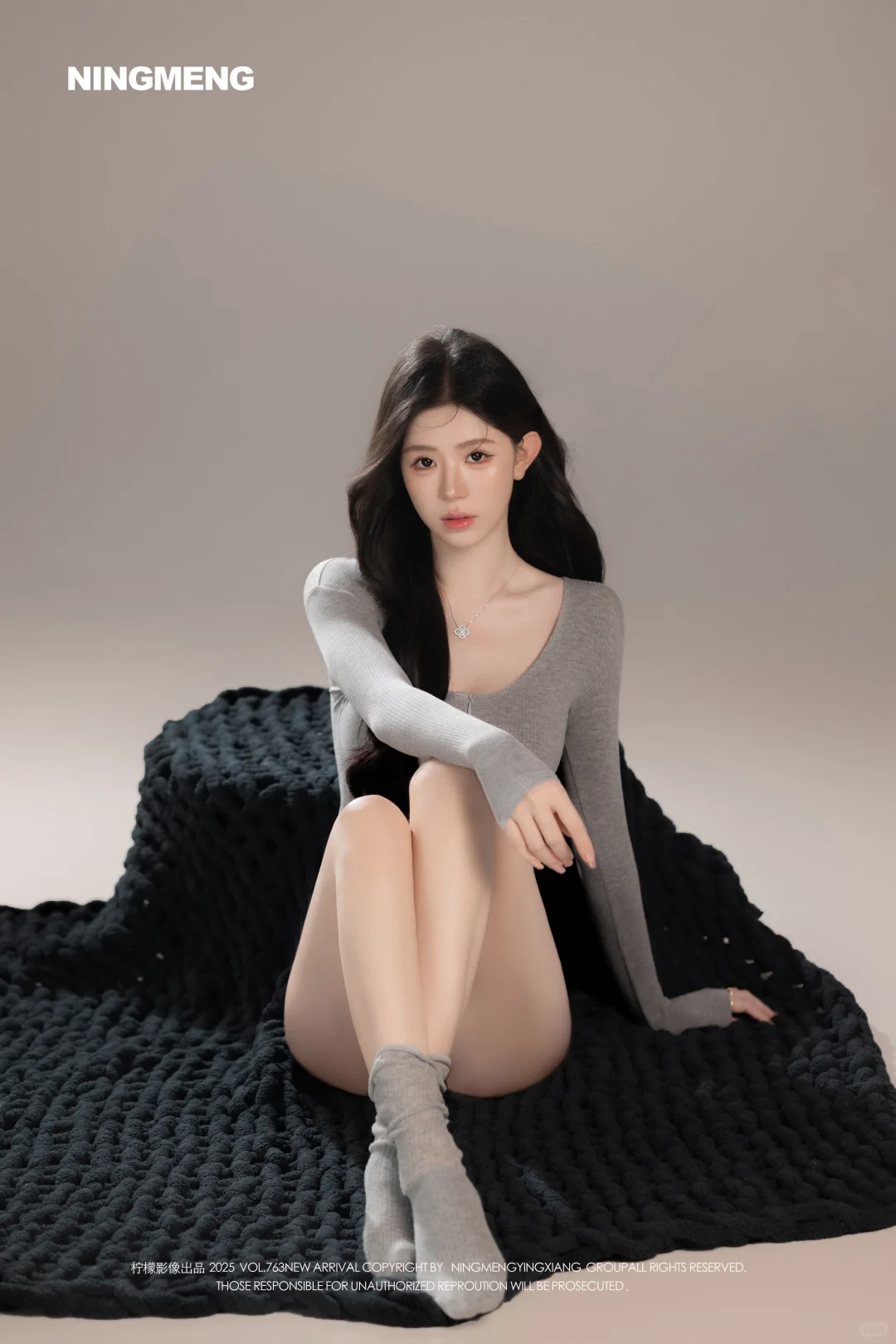 自带高级感的格雷系写真💥韩女纯欲感拿捏🫴