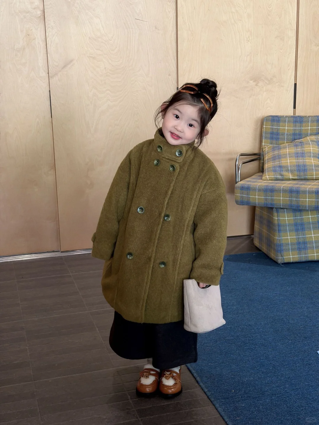 橄榄绿大衣｜女鹅的复古小大人穿搭🍂