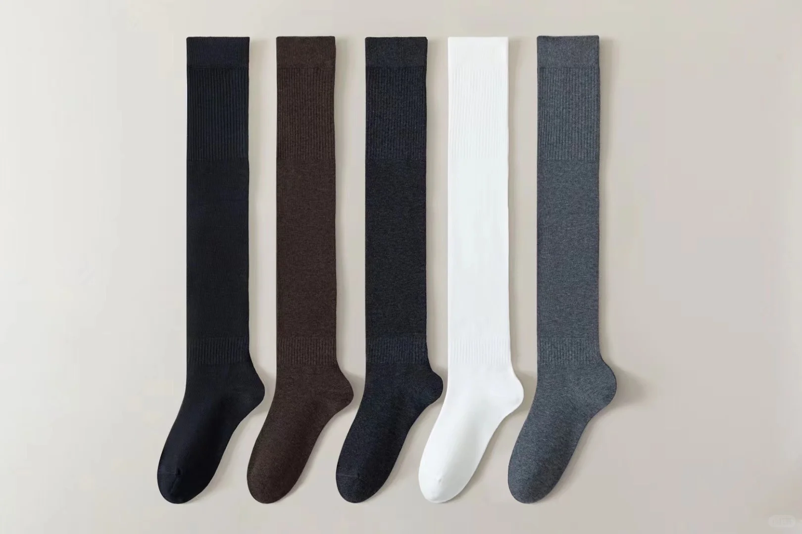 这么穿真的好看！过膝袜搭配裙子