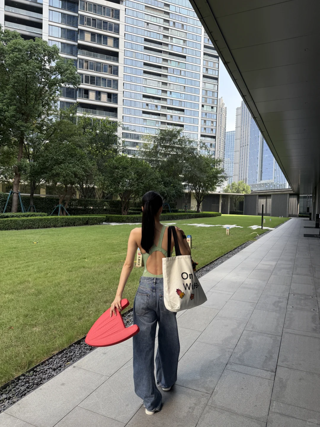 下楼游泳去啦🏊🏻‍♀️