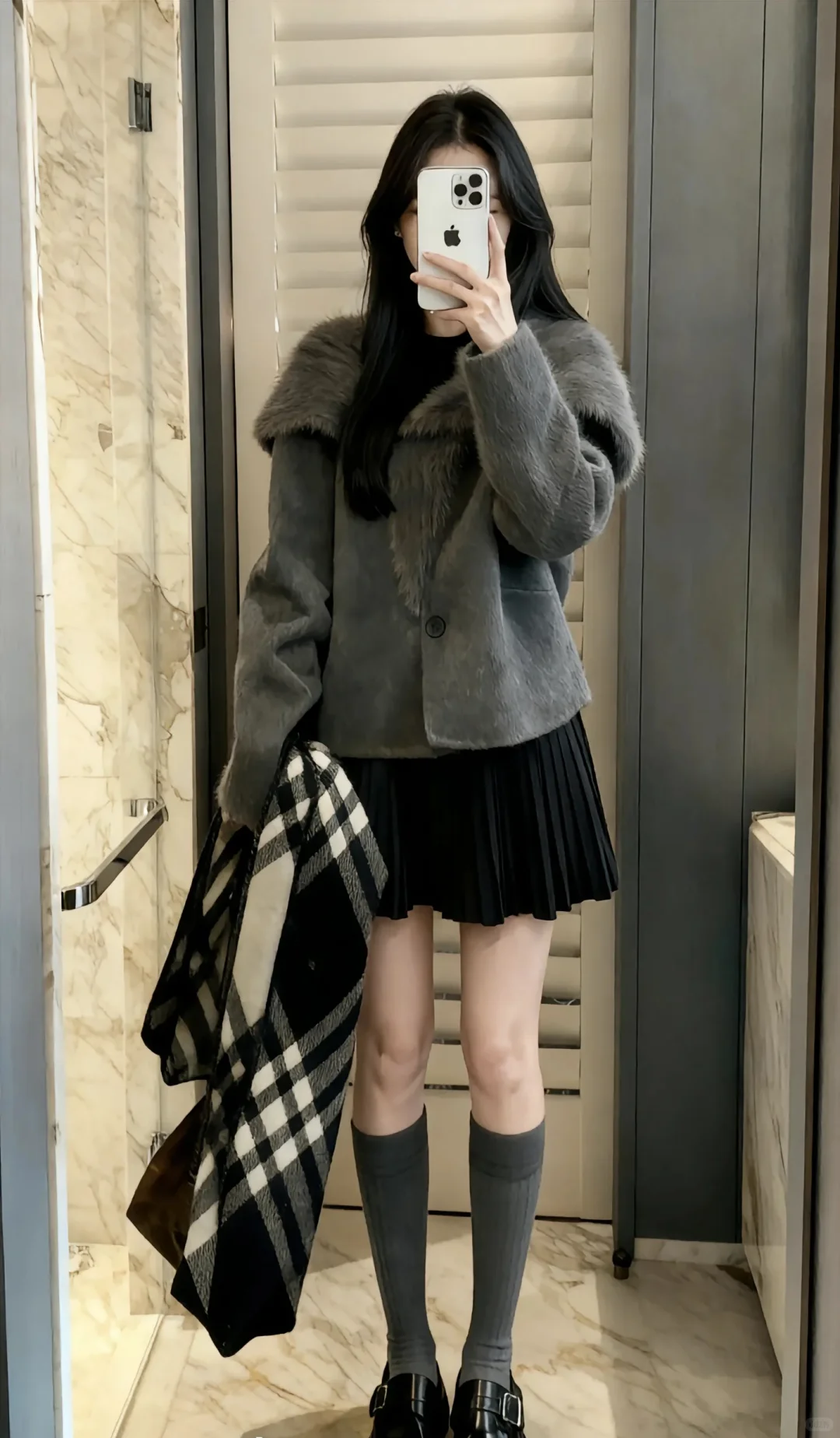 棕咖色系yyds！软fufu的一字肩毛衣+小短裙