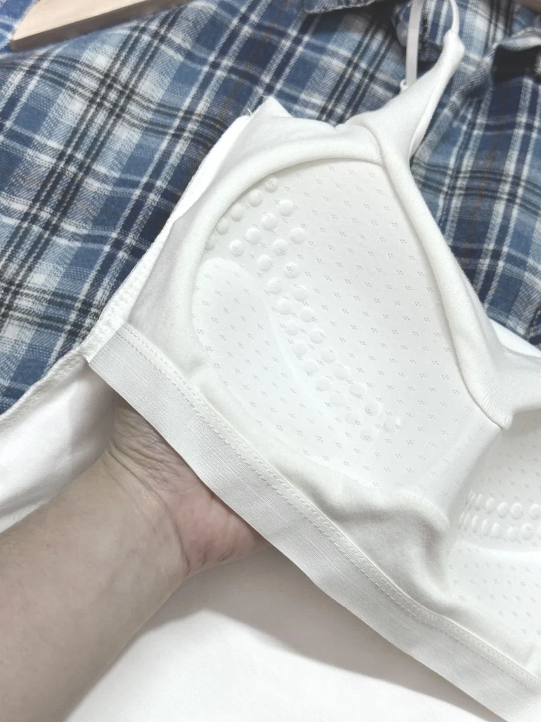 太喜欢这种衬衫搭小背心了！