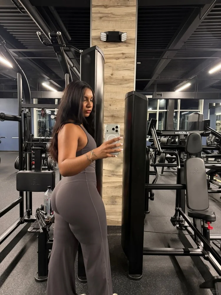 Gym OOTD｜灰调挂脖上衣&阔腿裤