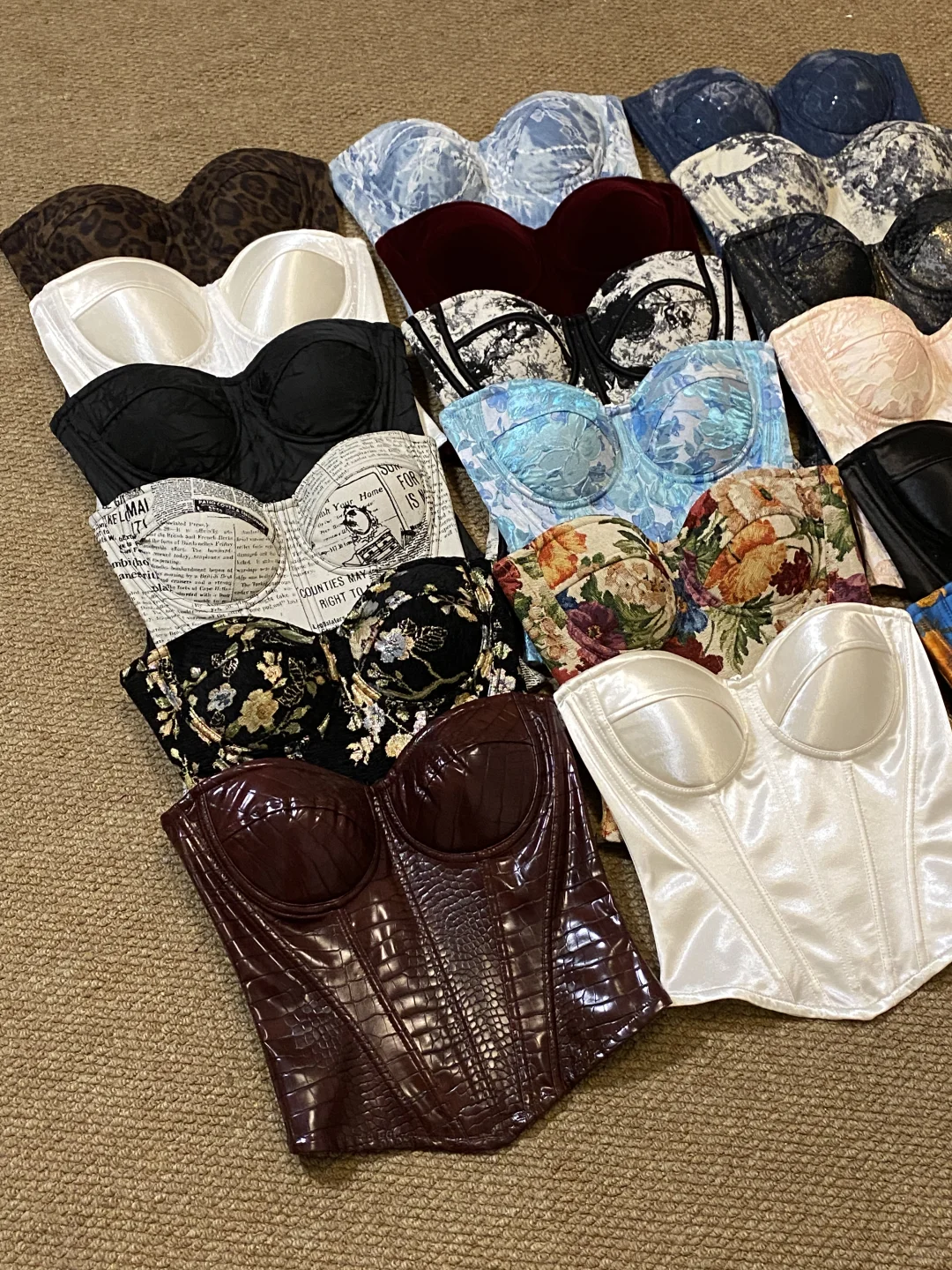 太哇塞了❗️这里有很多鱼骨胸衣❗️