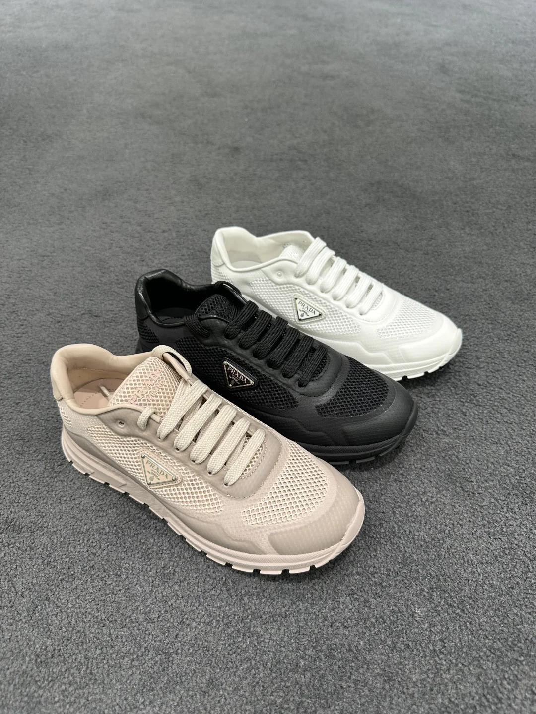 Prada～女款休闲运动鞋