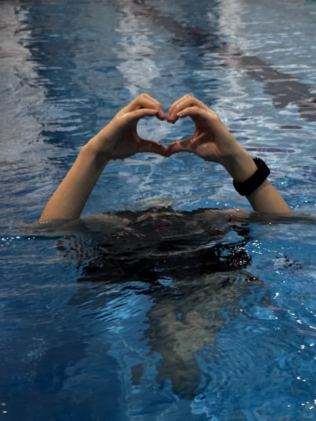 游泳一小时，是为了不必和任何人说话🏊