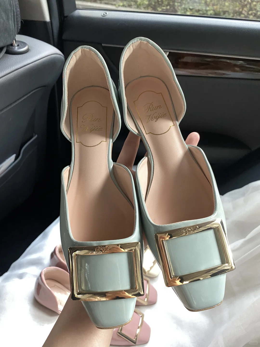 对呀我就是很喜欢香香软软的女孩子🥺