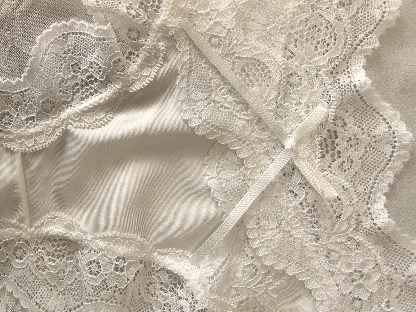 跟着明星学穿蕾丝内内！！！