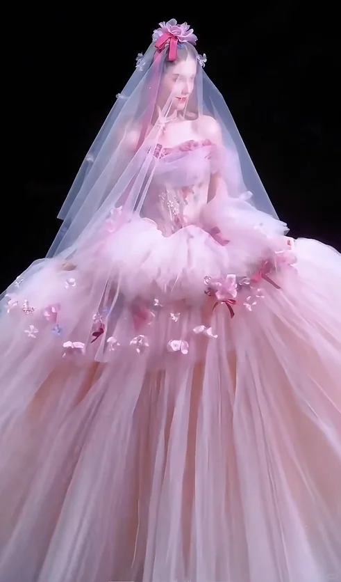 繁复 妖冶 轻灵 娇嫩，才是女人。