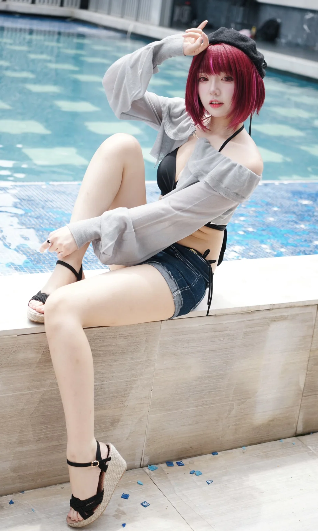 是泳装拍摄中的kana酱✨