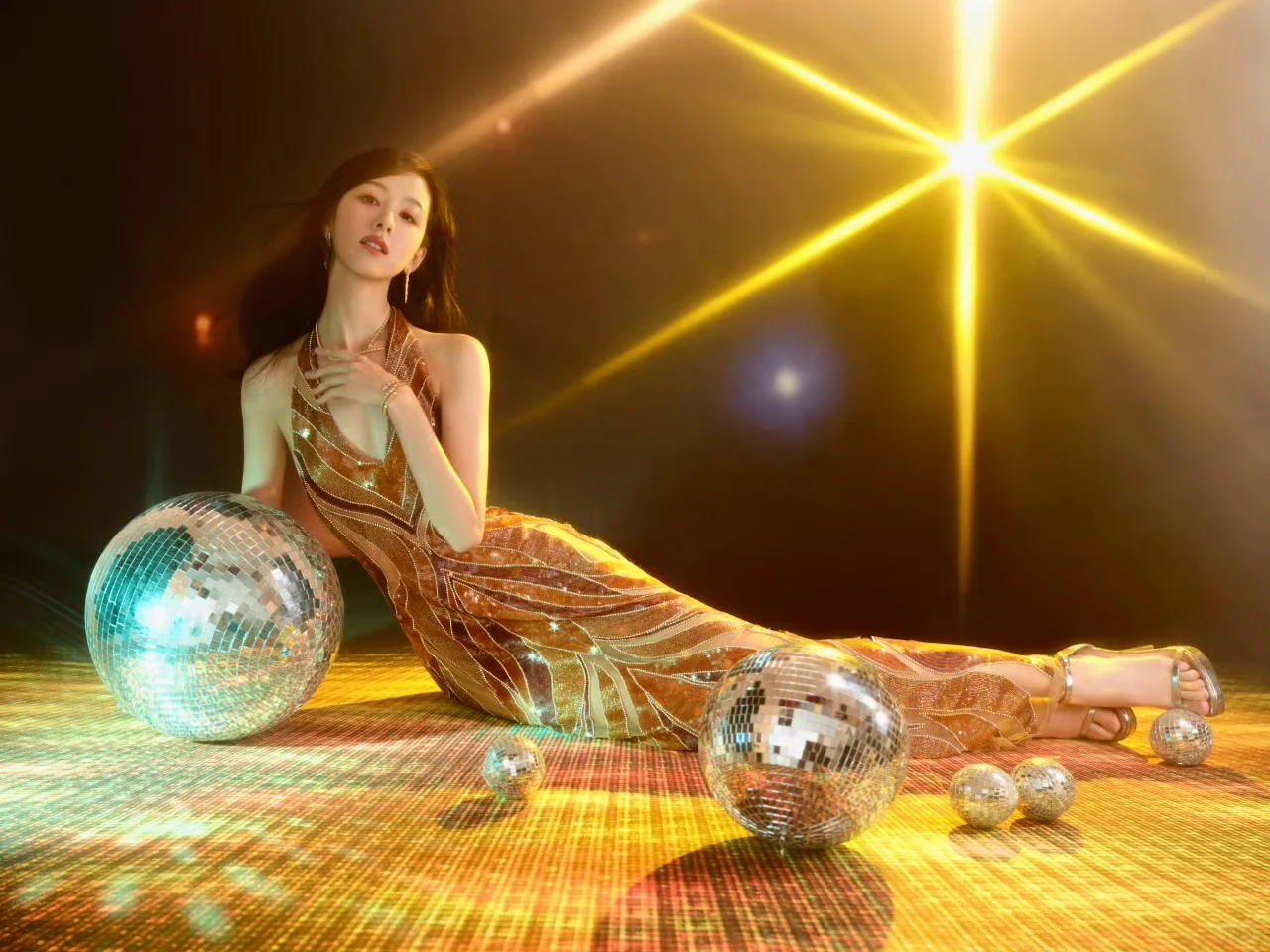 谁来懂一下陈都灵这个身材曲线....