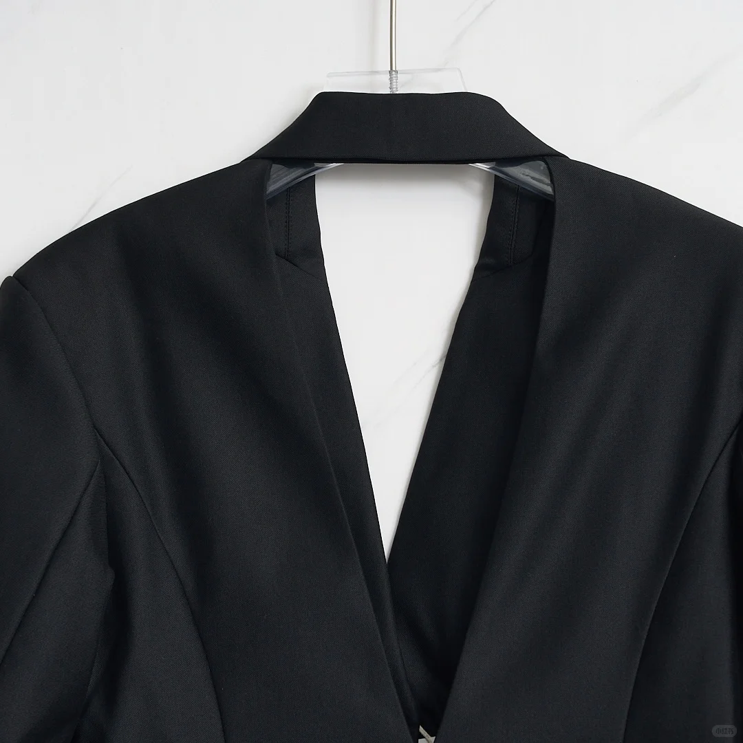 6️⃣9️⃣9️⃣C2H4女士露背设计感西服