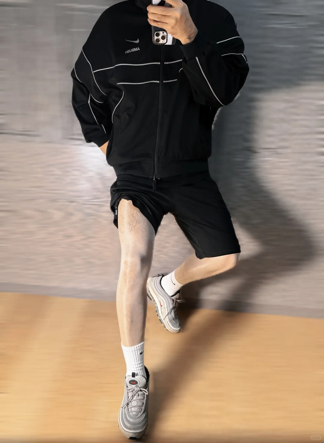 今天的丝袜会闪光