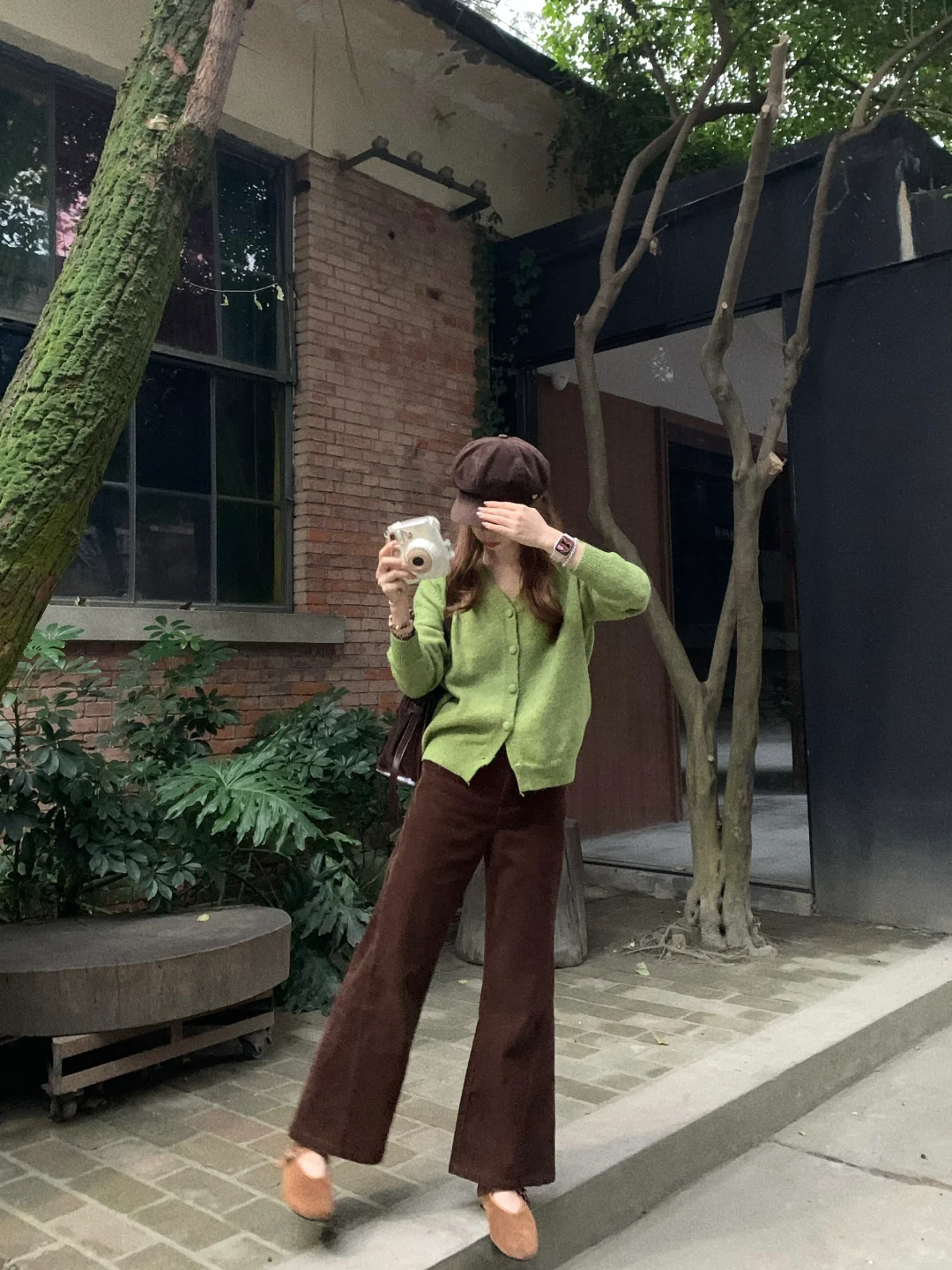 秋冬这样穿！绿棕好复古