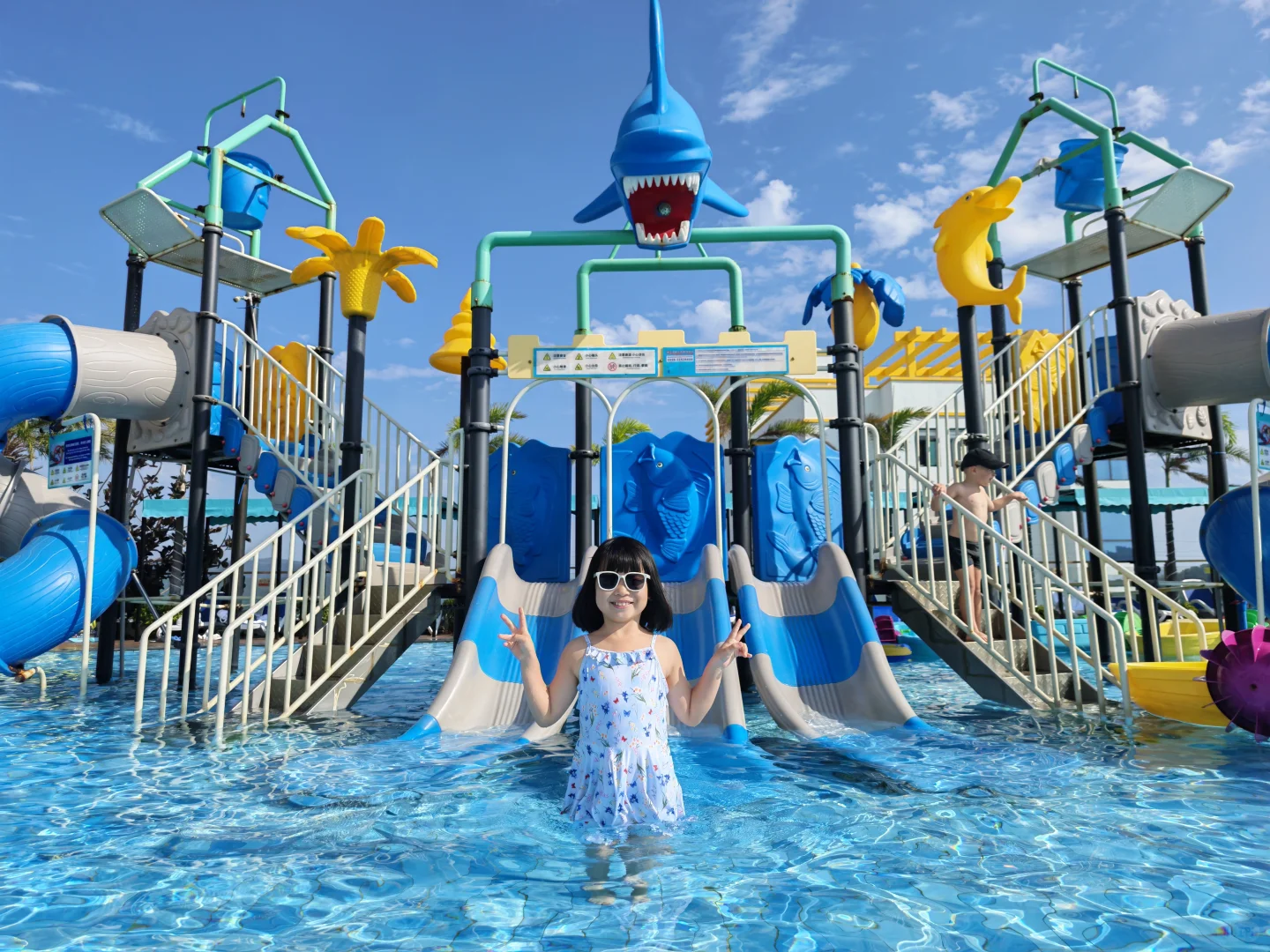 👙当泳装遇上阳光，快乐尽在不言中！