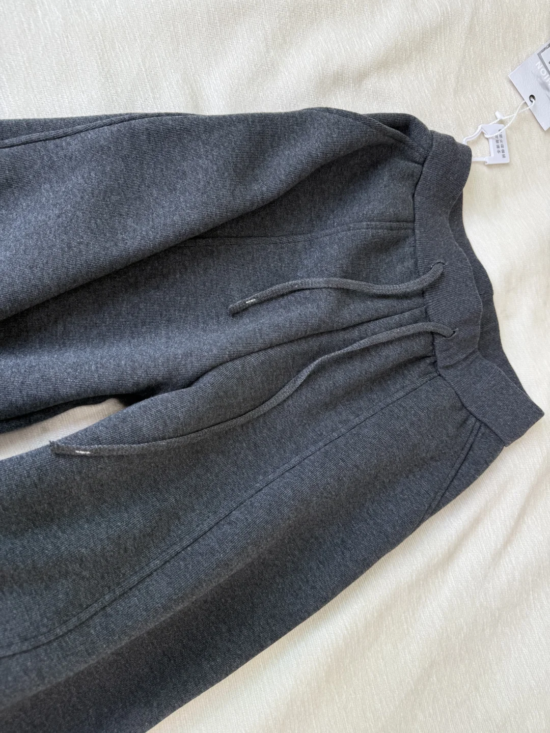 测评已出 不是平替 加绒深灰色休闲裤同源