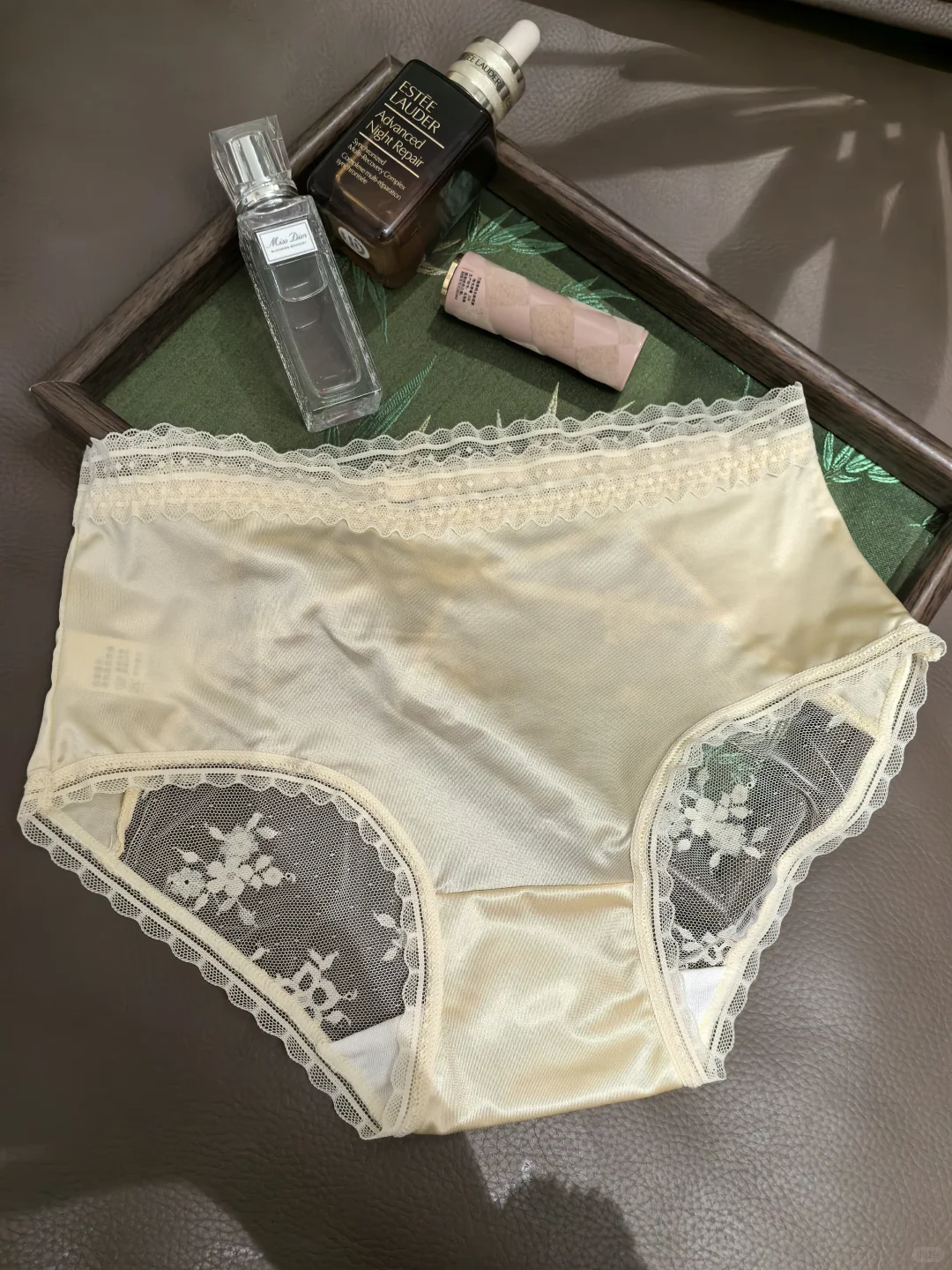 跟着明星学穿蕾丝内内！！！