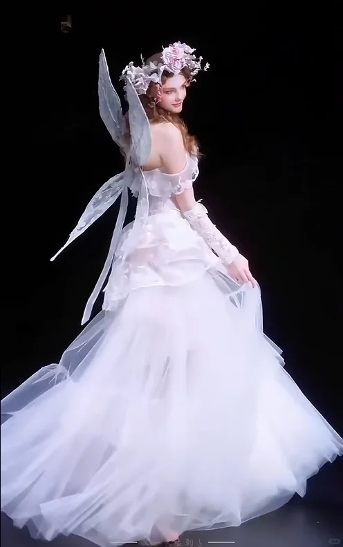 繁复 妖冶 轻灵 娇嫩，才是女人。