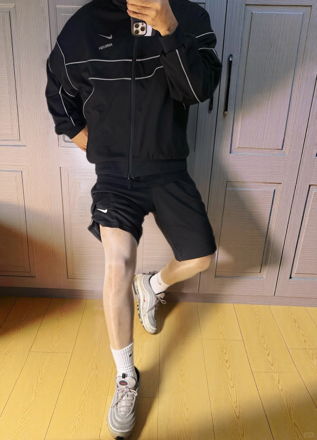 今天的丝袜会闪光