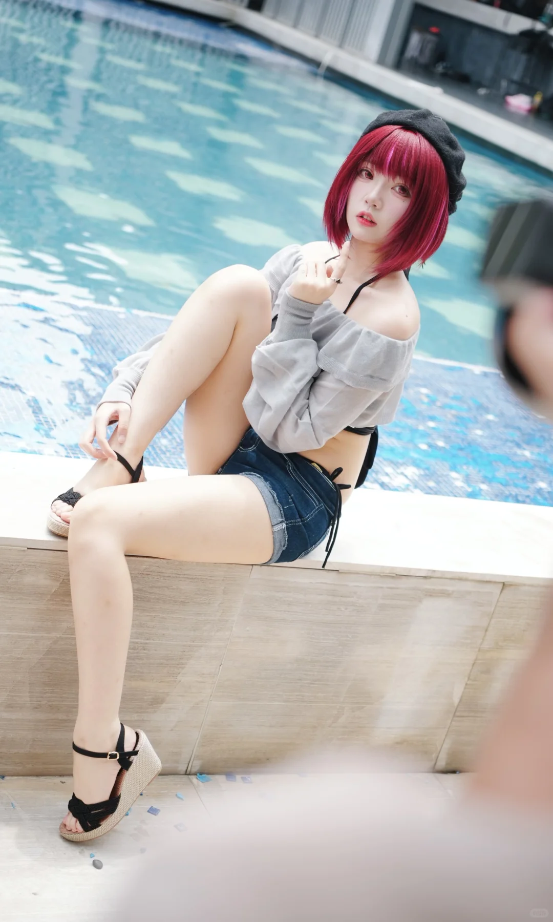 是泳装拍摄中的kana酱✨