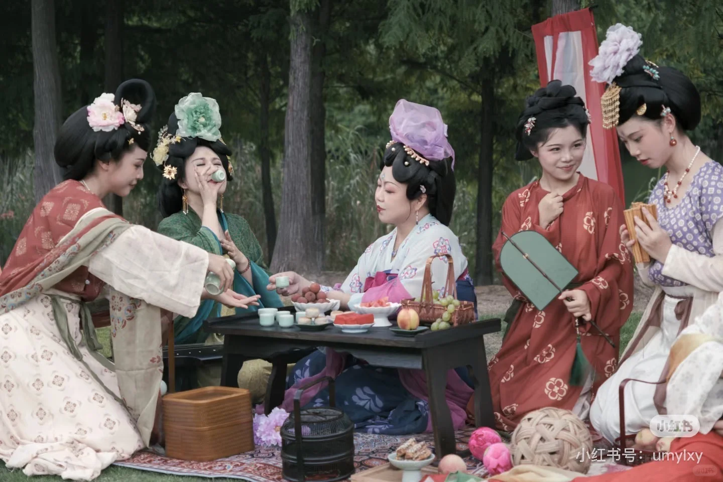 既然要对比？请对汉服公平一点，不要厚此薄彼