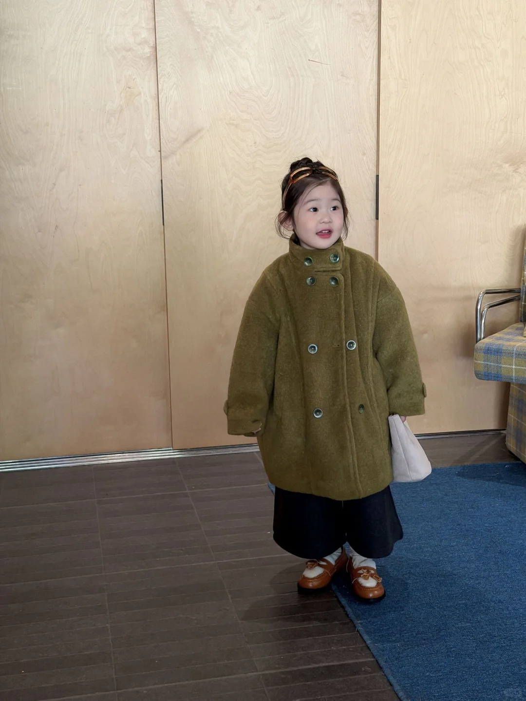 橄榄绿大衣｜女鹅的复古小大人穿搭🍂