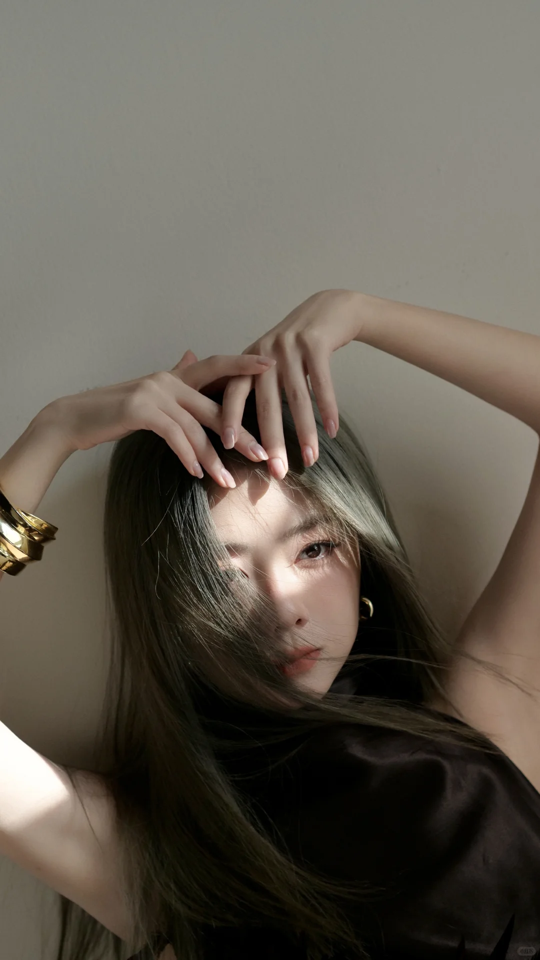 谭松韵 黑丝抹胸裙曲线太撩人