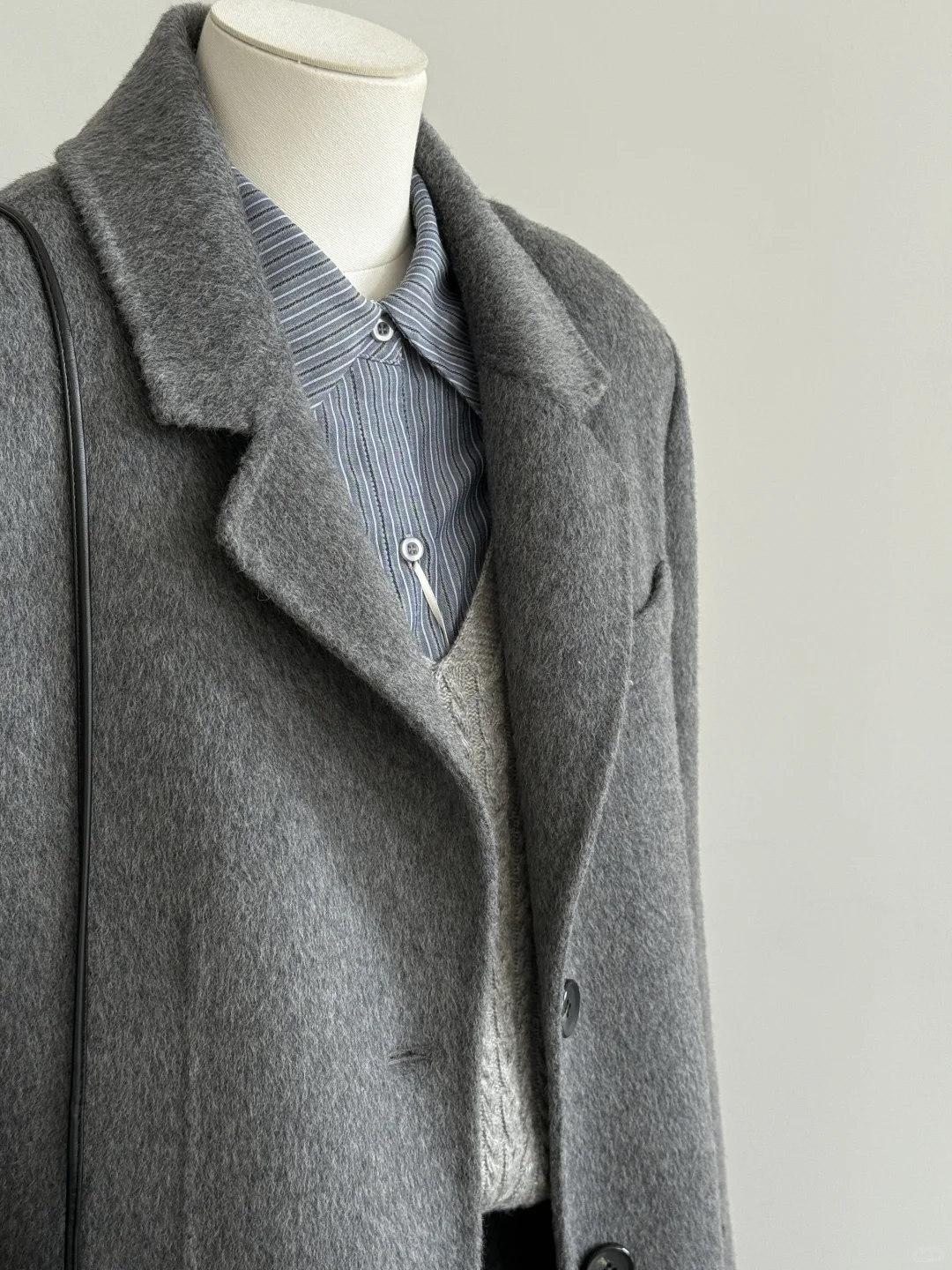 西服+黑裙|职场的松驰感酷帅时尚