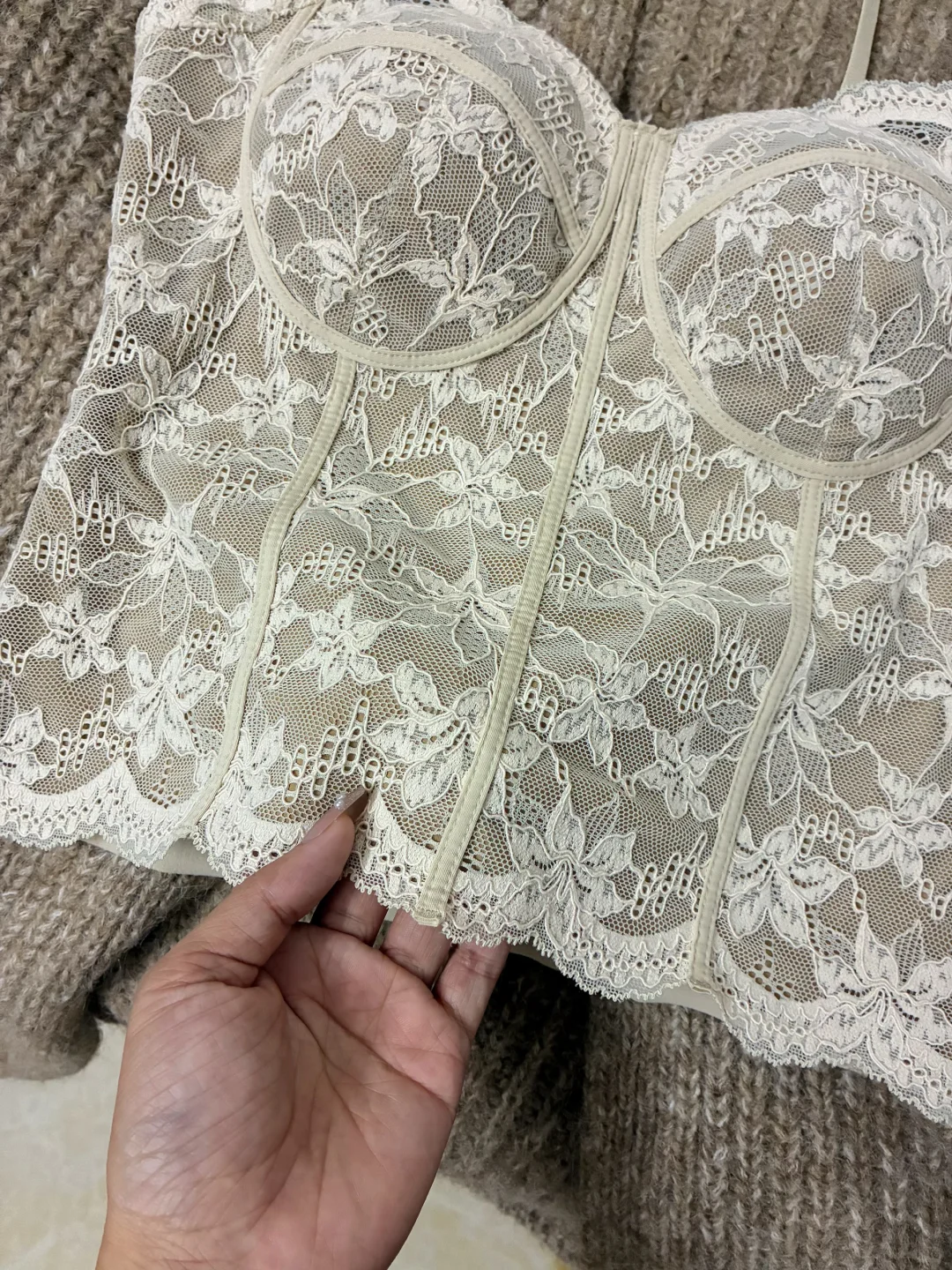 谁懂啊！这件蕾丝鱼骨吊带美到我心巴上了‼️