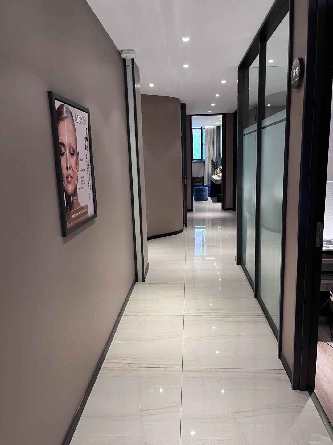 今天打卡一家美容院，她家开了20多年了