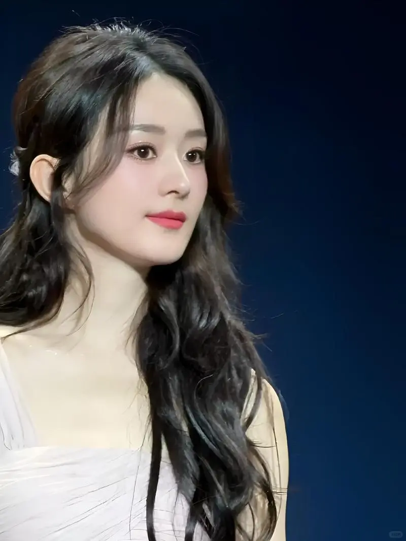 颖宝回眸一笑真是太清丽脱俗了