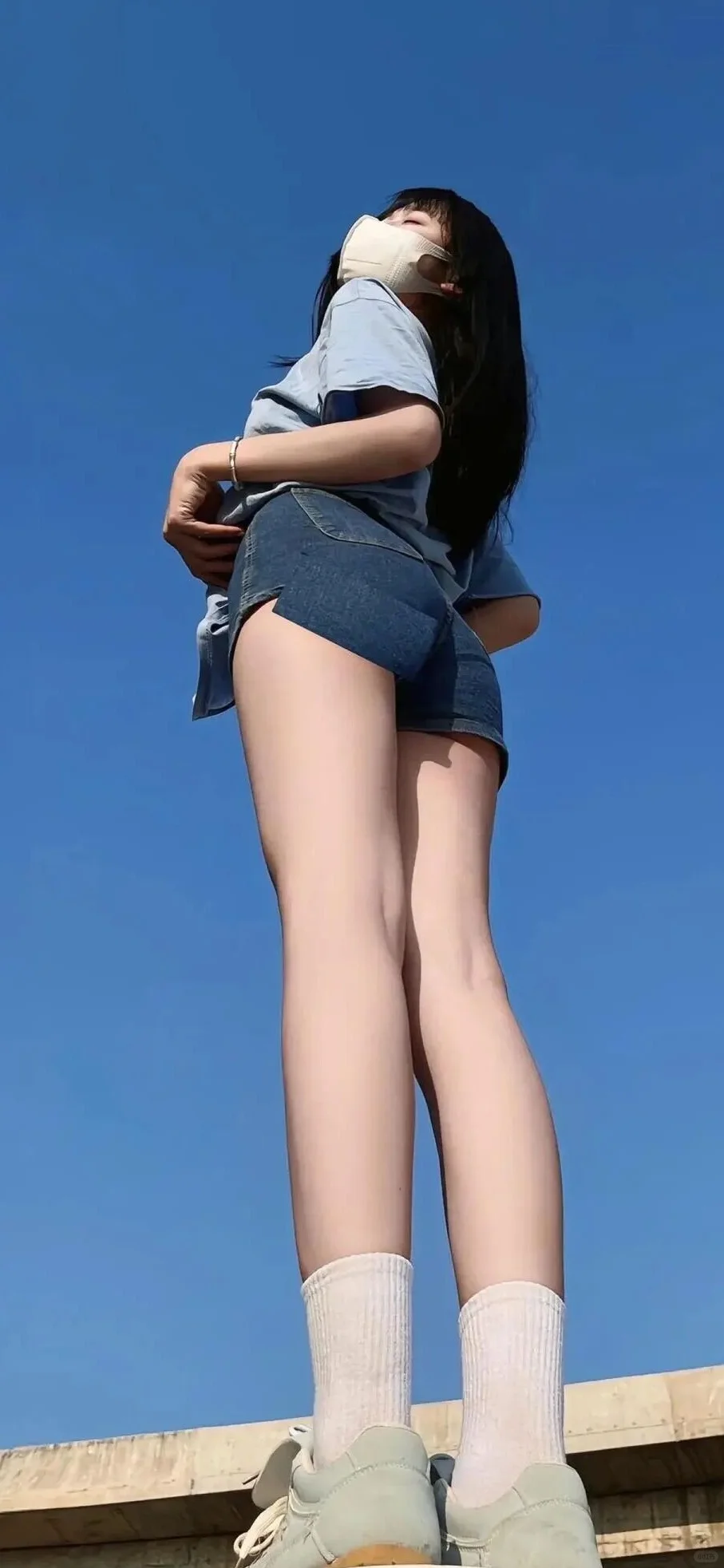 风吹起裙摆？是风吹起了我的大长腿！🦵