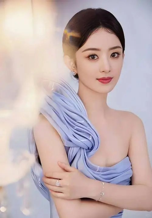 颖宝回眸一笑真是太清丽脱俗了