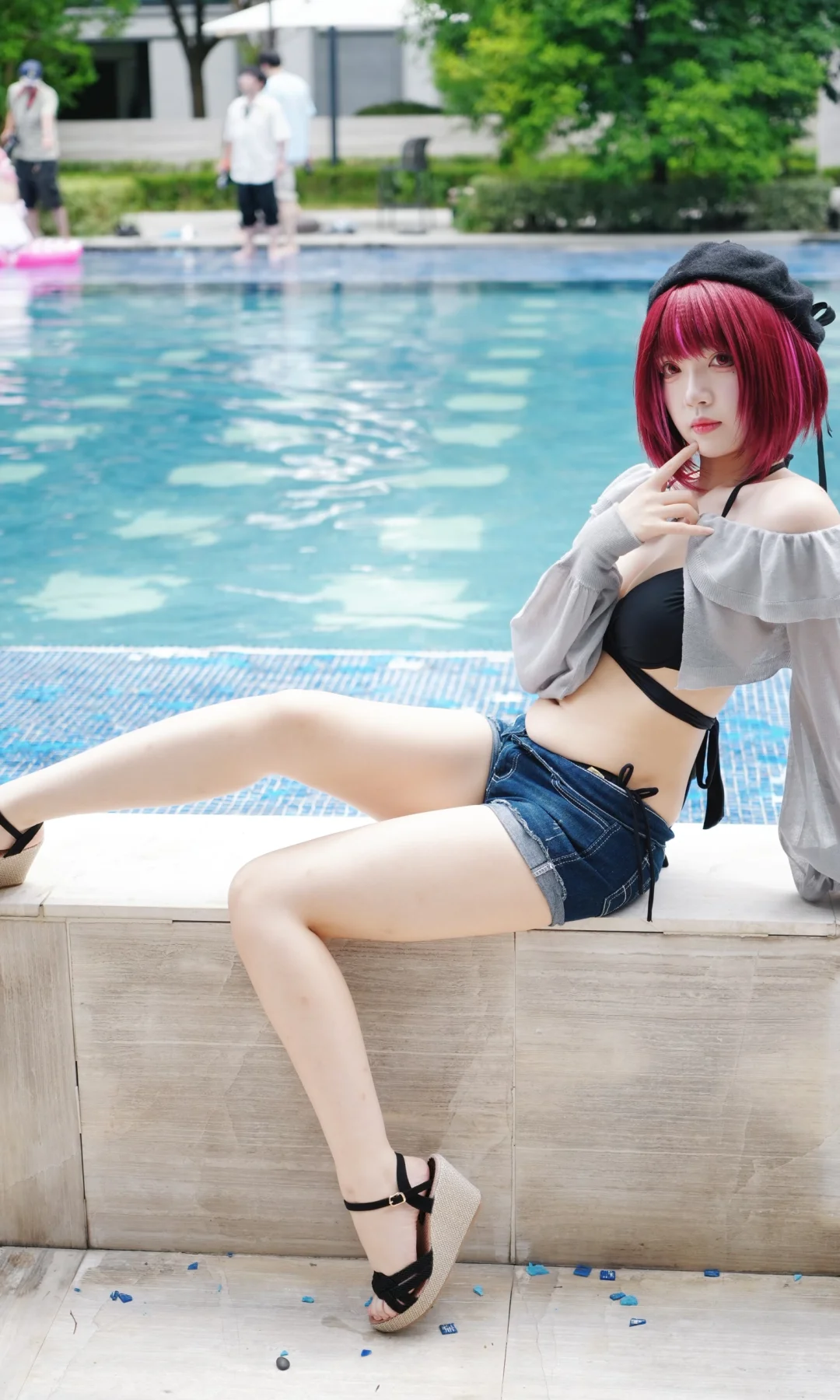 是泳装拍摄中的kana酱✨