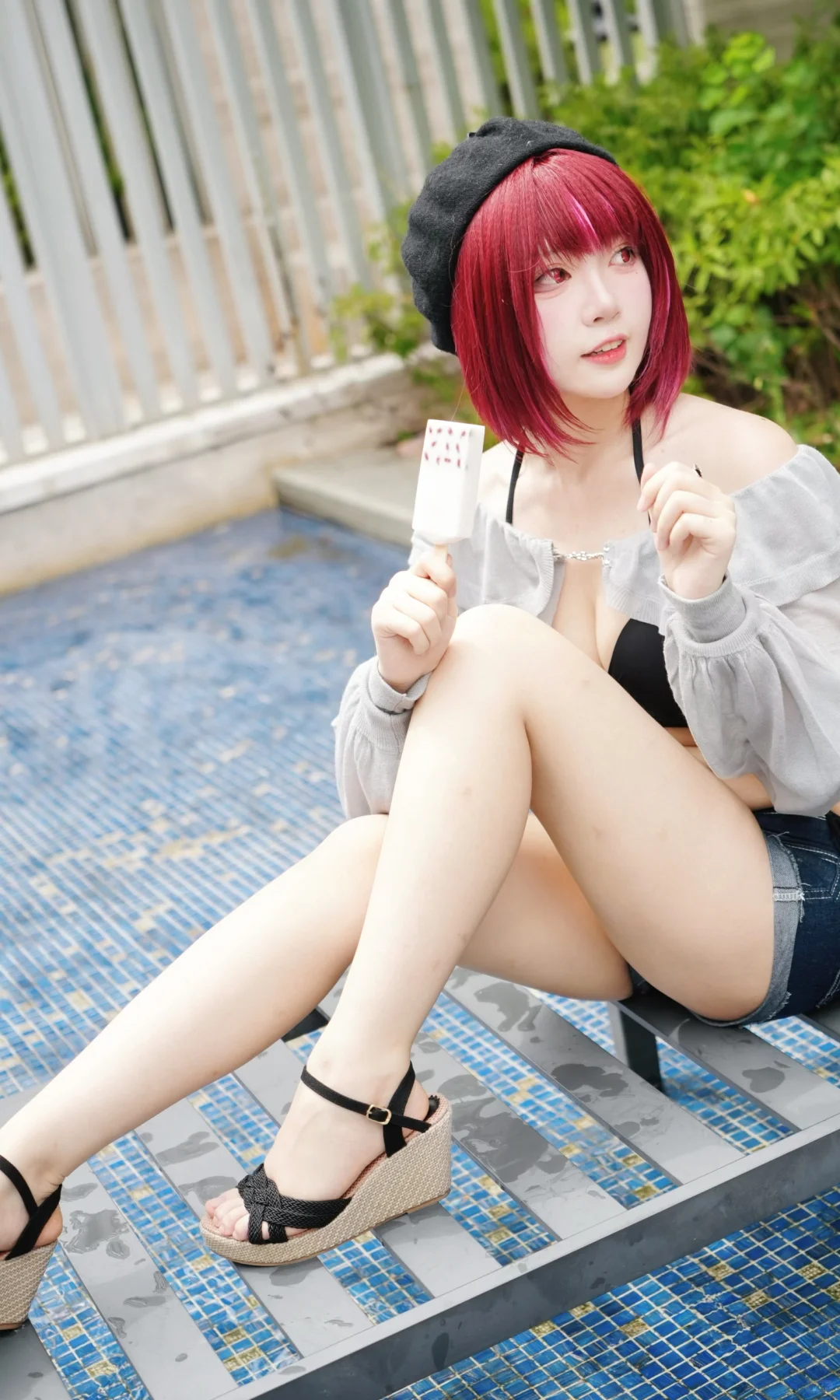 是泳装拍摄中的kana酱✨