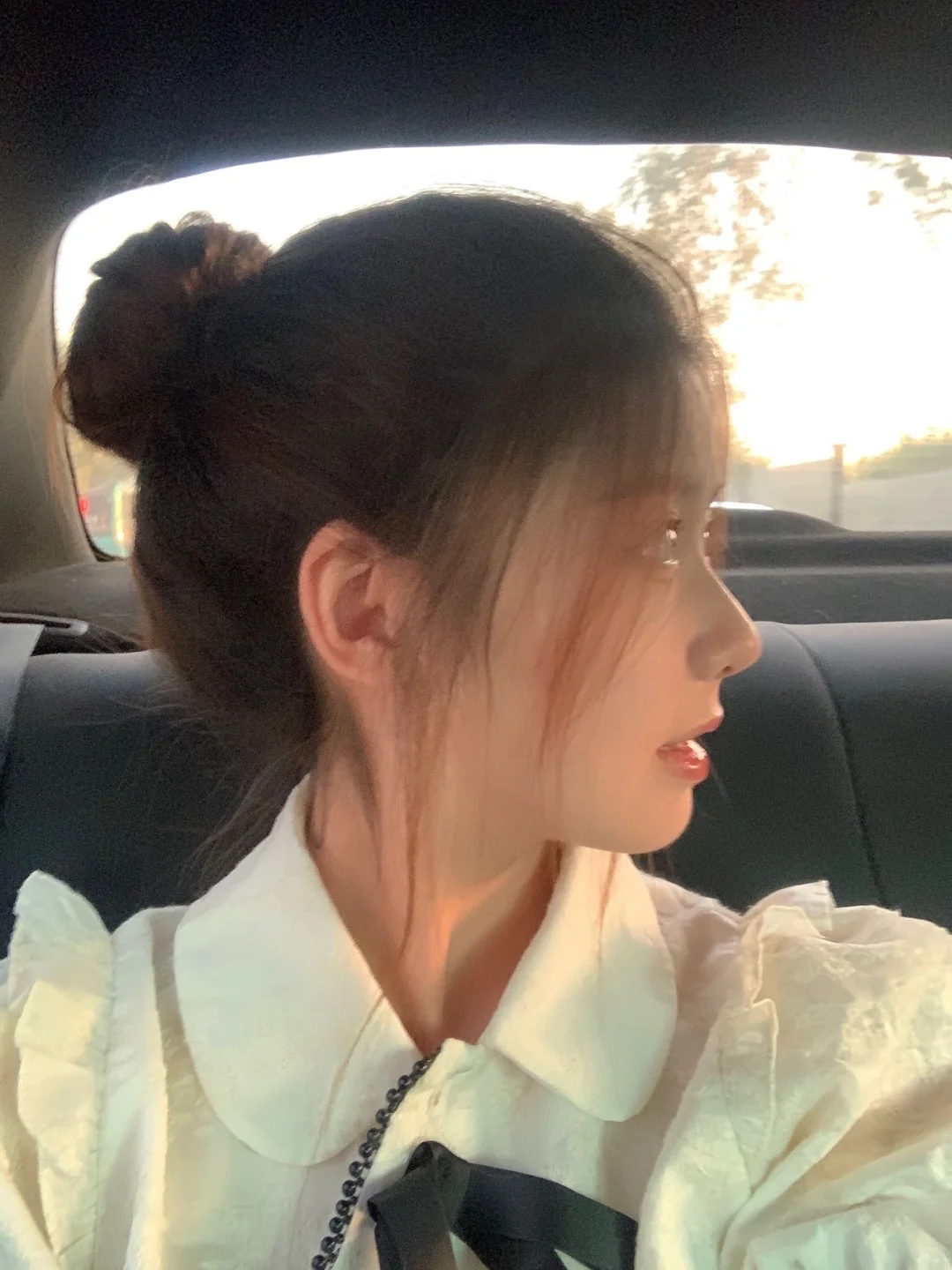 俏皮大小姐的流畅下巴 我爱了～