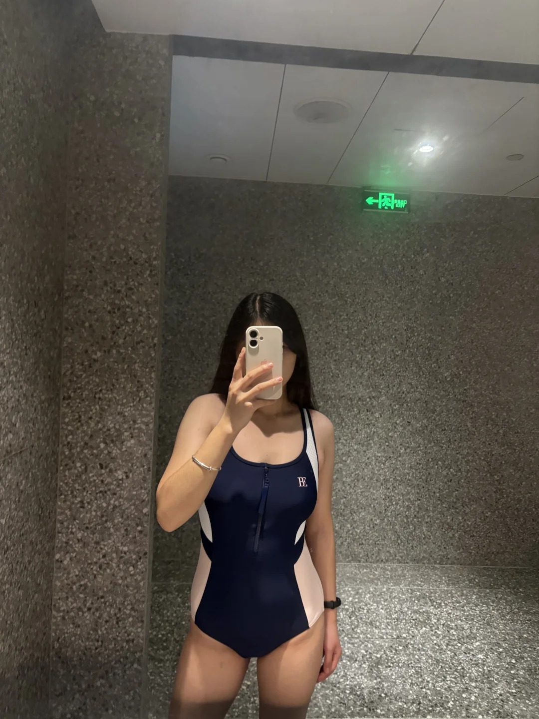 发现一个超适合游泳的泳衣！