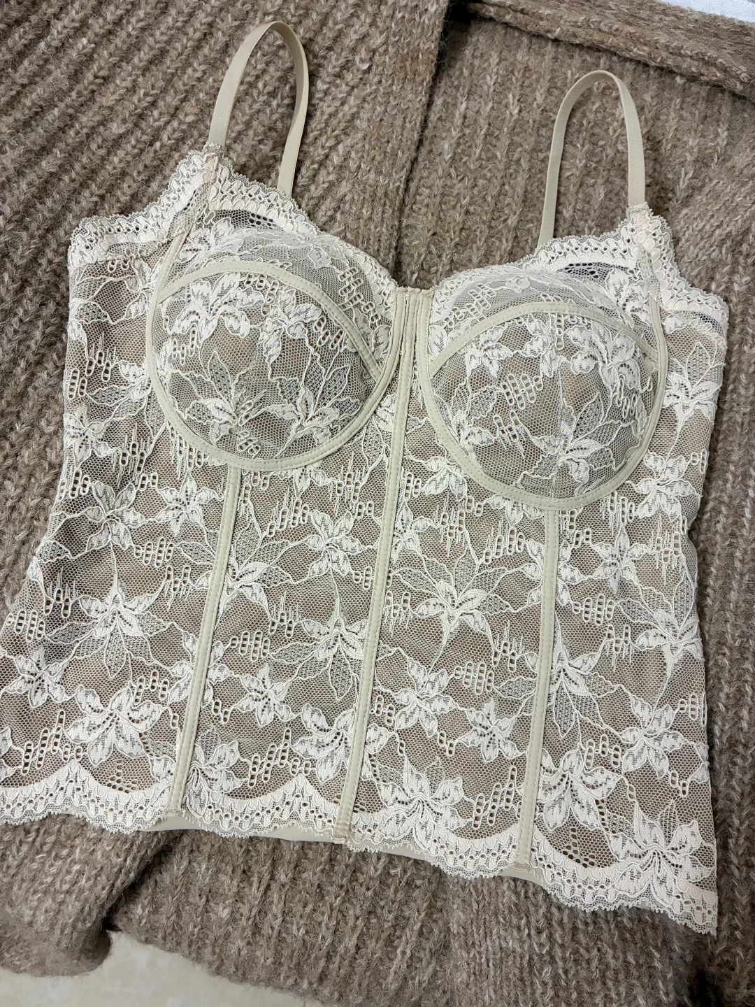 谁懂啊！这件蕾丝鱼骨吊带美到我心巴上了‼️