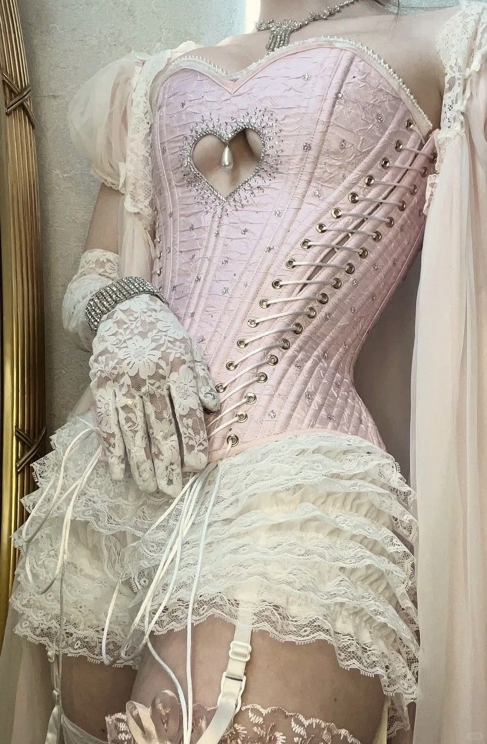 审美积累｜胸衣的多样化