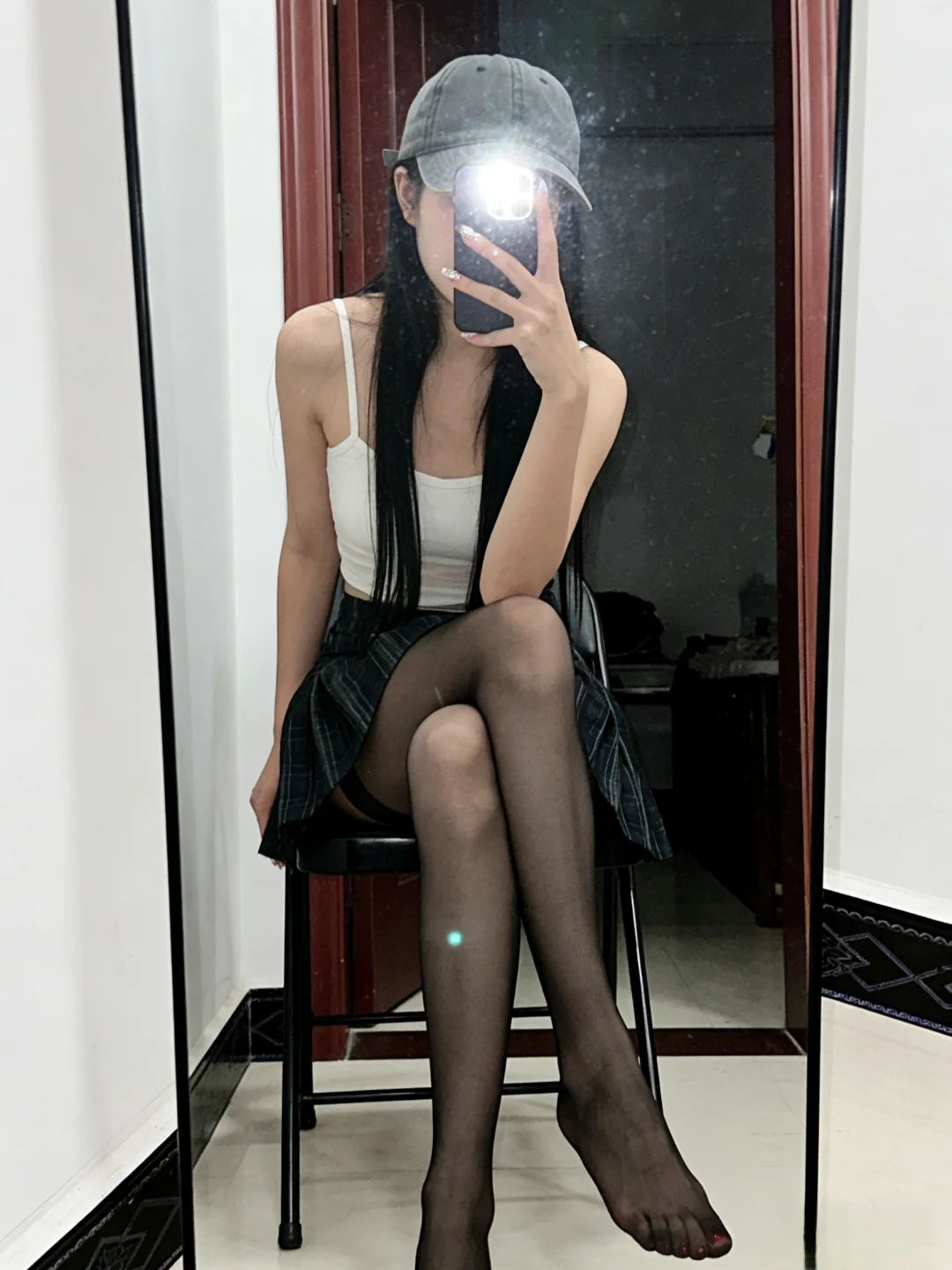 今日份氛围感自拍，短裙就得穿丝袜🎗️